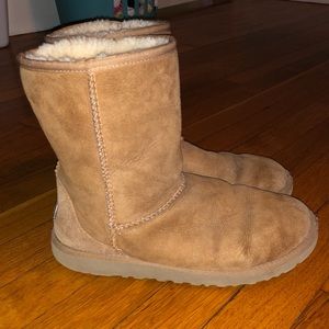Classic short UGG boot